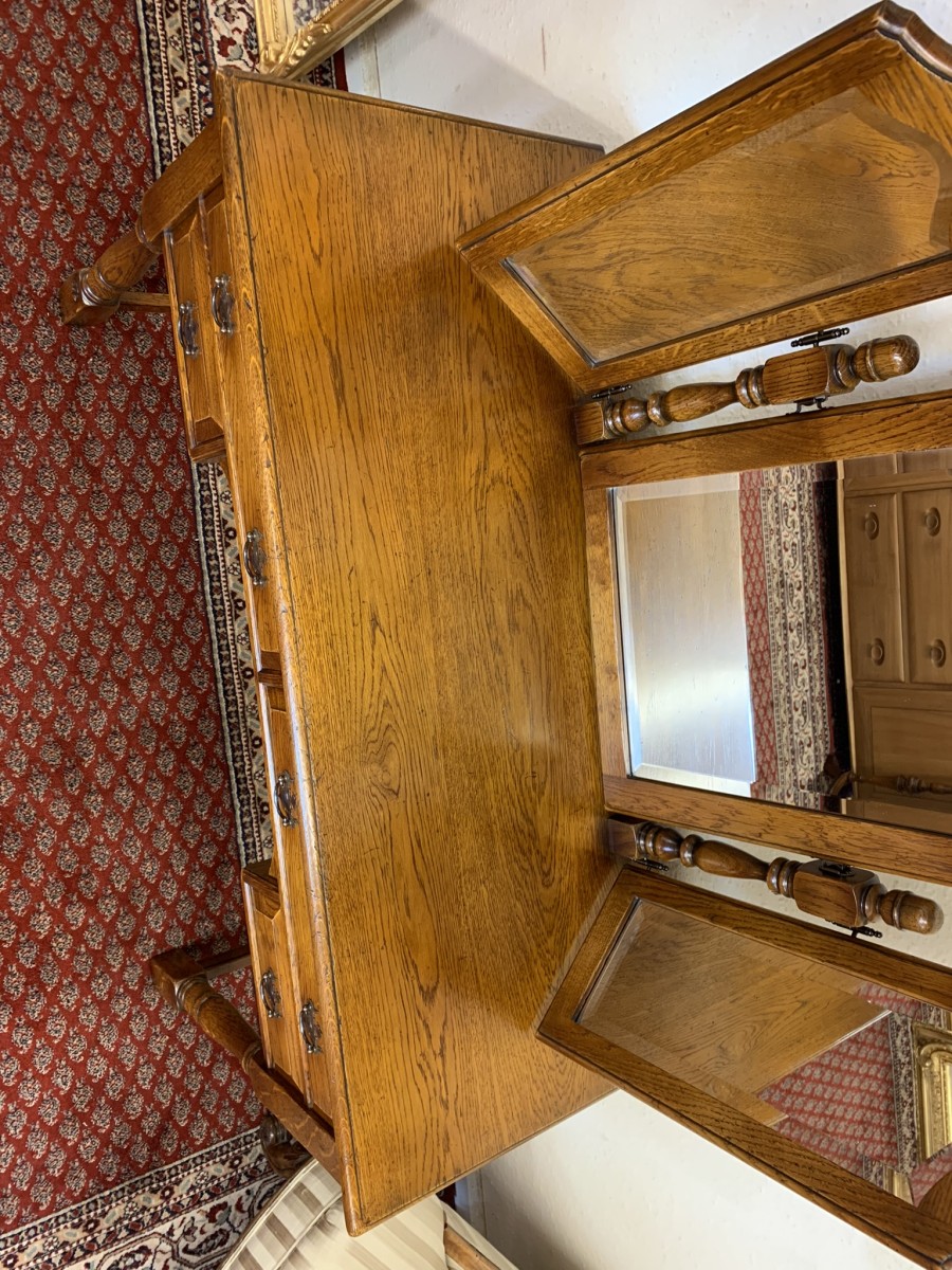 Outstanding Quality Royal Oak Triple Mirror Dressing Table - Image 18