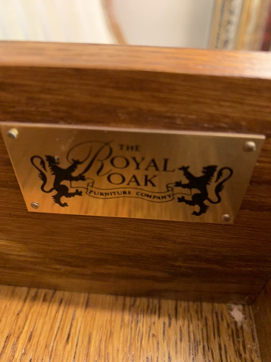 Outstanding Quality Royal Oak Triple Mirror Dressing Table - Image 7