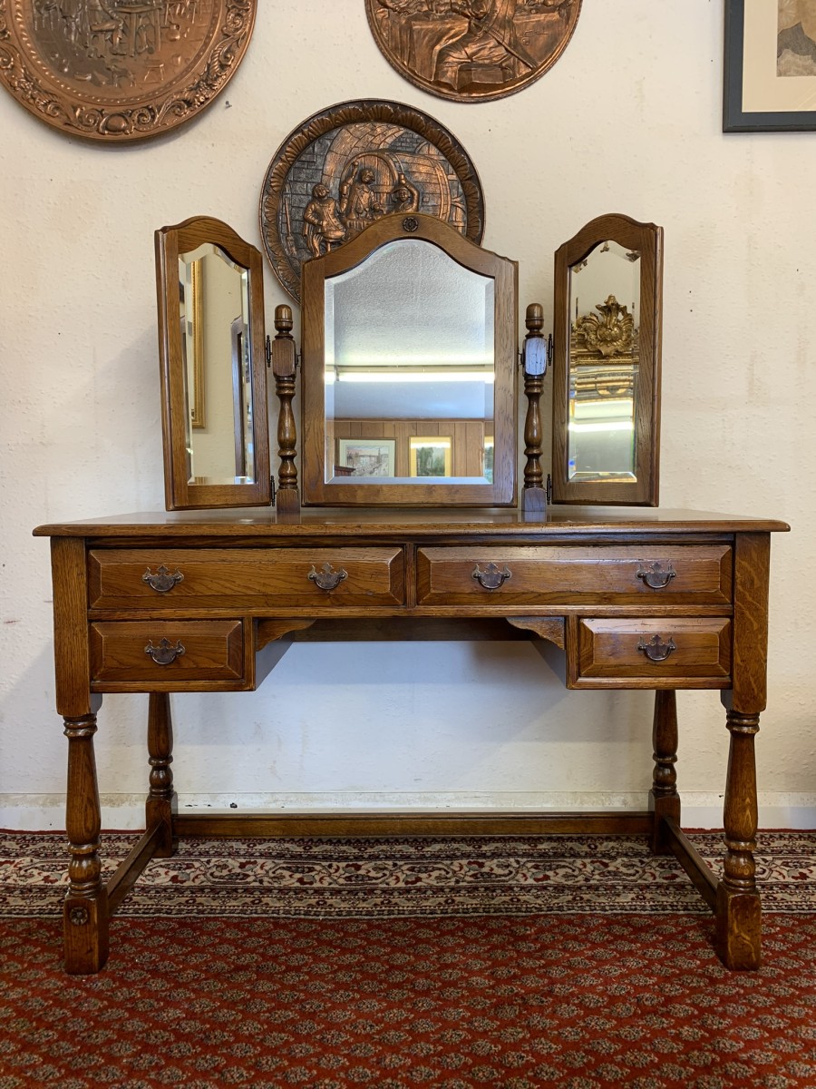 Outstanding Quality Royal Oak Triple Mirror Dressing Table - Image 8