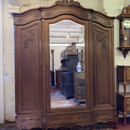 Stunning Antique Carved Oak Brakefront Mirrored Armoire/wardrobe Circa 1900