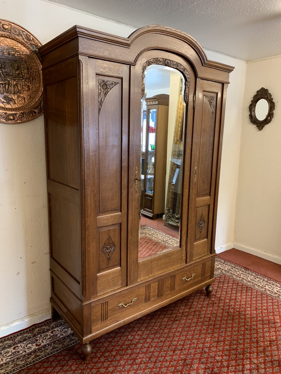 Fantastic Quality Antique Frenc Carved Oak Mirrored Door Armoire/wardrobe - Image 9