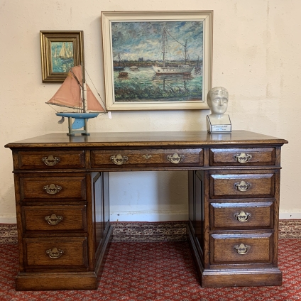 Outstanding Quality Titchmarsh And Goodwin Panelled Oak Pedestal Desk