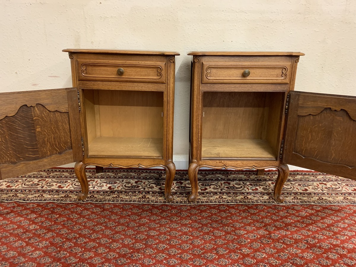 Fantastic Pair Of French Oak Bedside Cabinets - Image 18