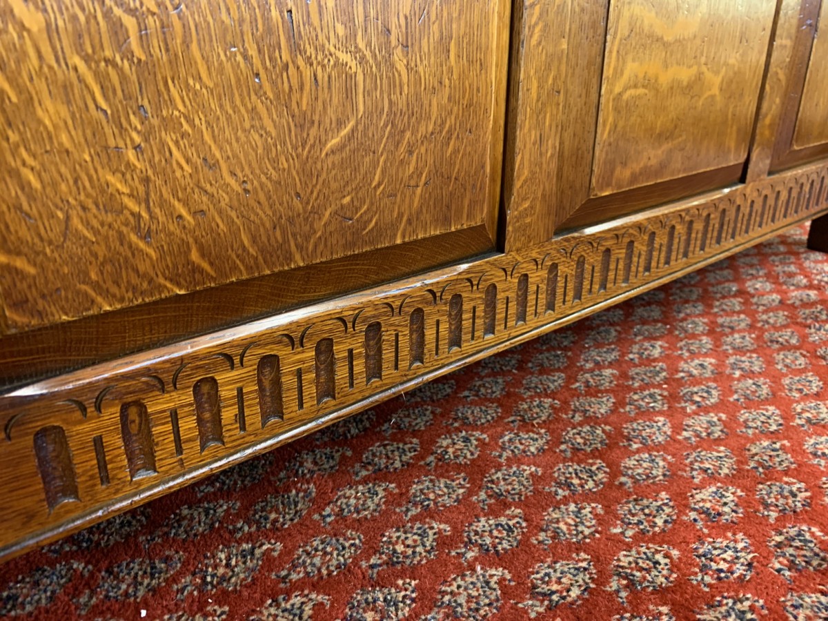 Outstanding Quality Royal Oak Carved Oak Blanket Box - Image 10