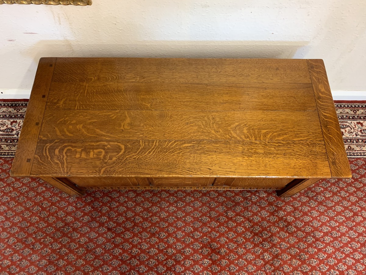 Outstanding Quality Royal Oak Carved Oak Blanket Box - Image 11