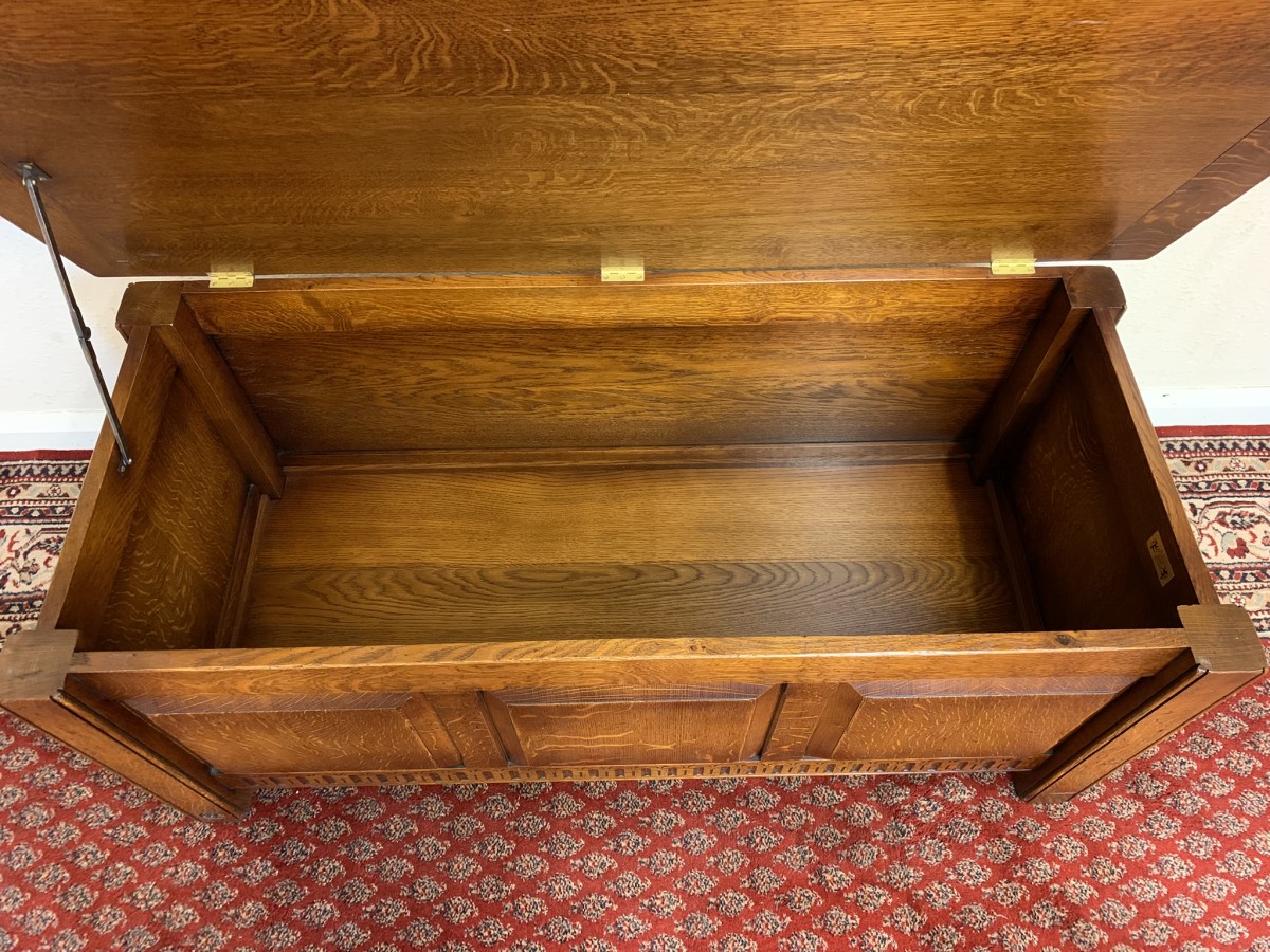 Outstanding Quality Royal Oak Carved Oak Blanket Box - Image 13