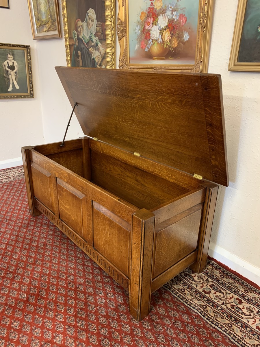 Outstanding Quality Royal Oak Carved Oak Blanket Box - Image 14