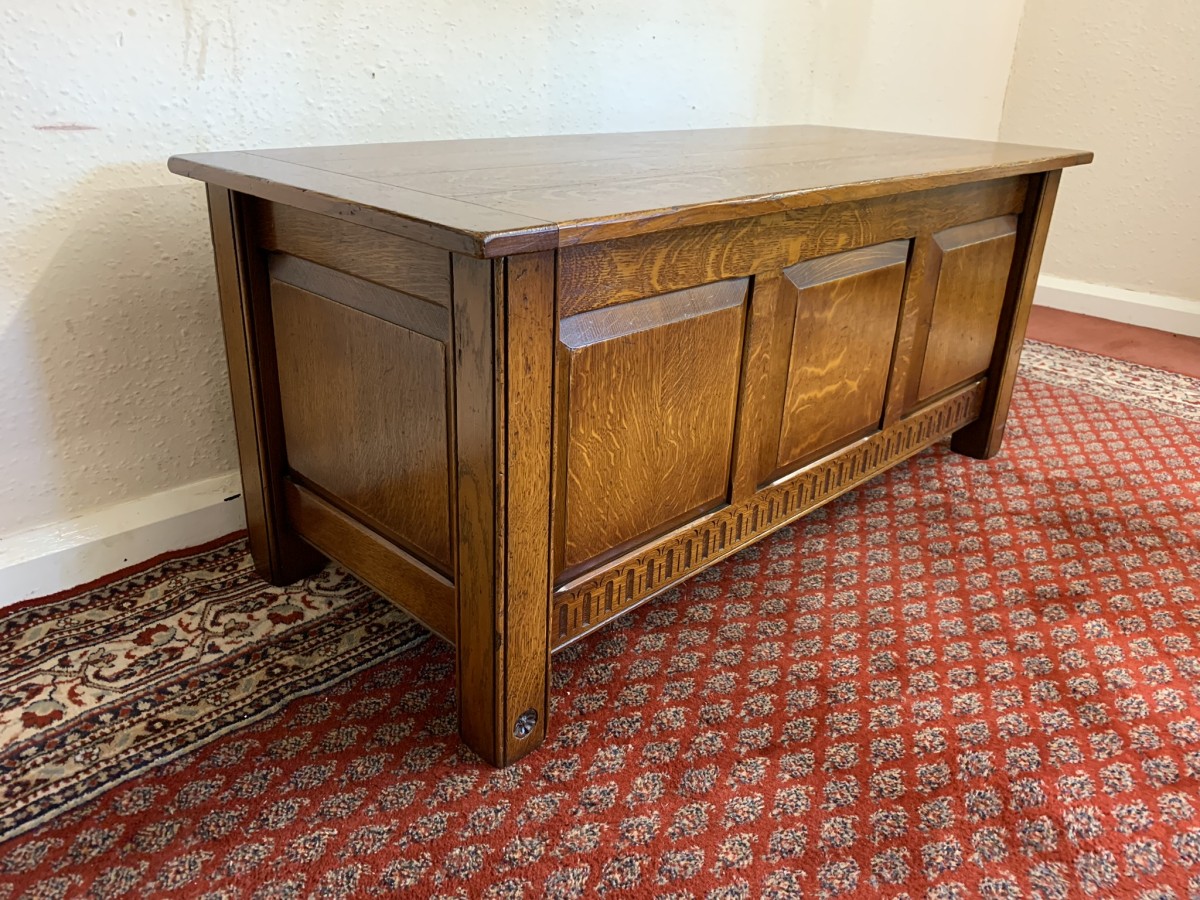 Outstanding Quality Royal Oak Carved Oak Blanket Box - Image 7