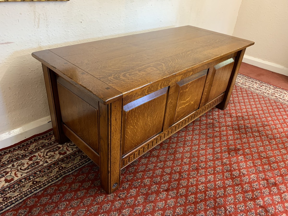 Outstanding Quality Royal Oak Carved Oak Blanket Box - Image 8