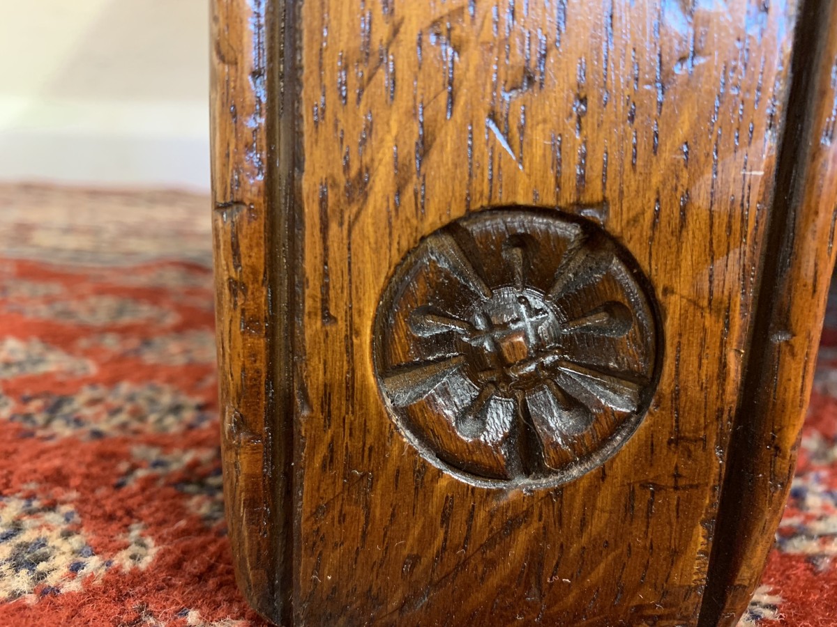 Outstanding Quality Royal Oak Carved Oak Blanket Box - Image 9