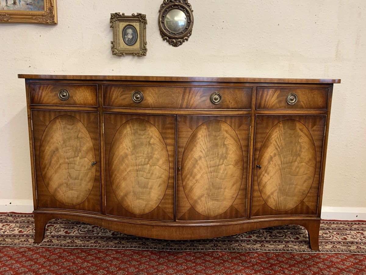 Outstanding Quality Bevan Funnel Serpentine Shaped Sideboard/dresser