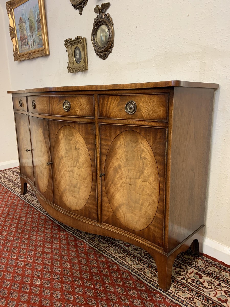 Outstanding Quality Bevan Funnel Serpentine Shaped Sideboard/dresser - Image 10