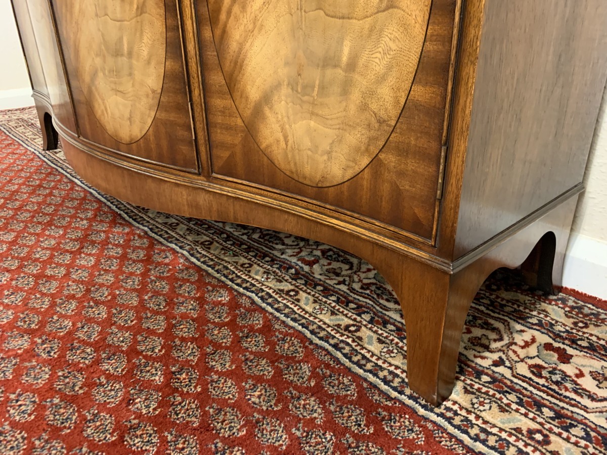 Outstanding Quality Bevan Funnel Serpentine Shaped Sideboard/dresser - Image 16