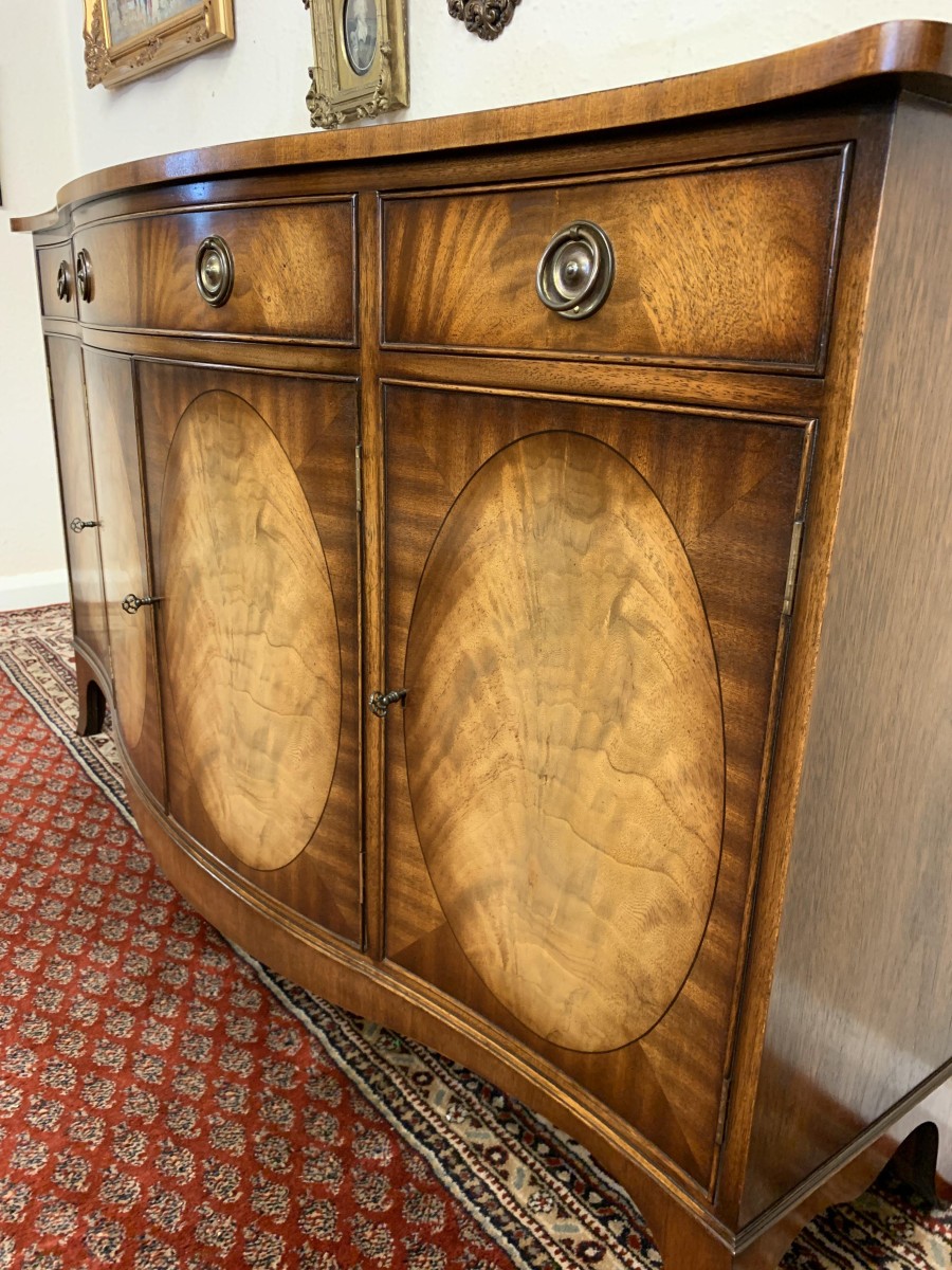Outstanding Quality Bevan Funnel Serpentine Shaped Sideboard/dresser - Image 17