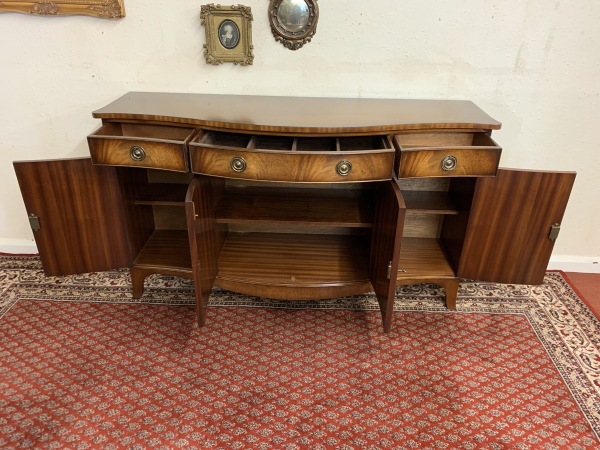Outstanding Quality Bevan Funnel Serpentine Shaped Sideboard/dresser - Image 18