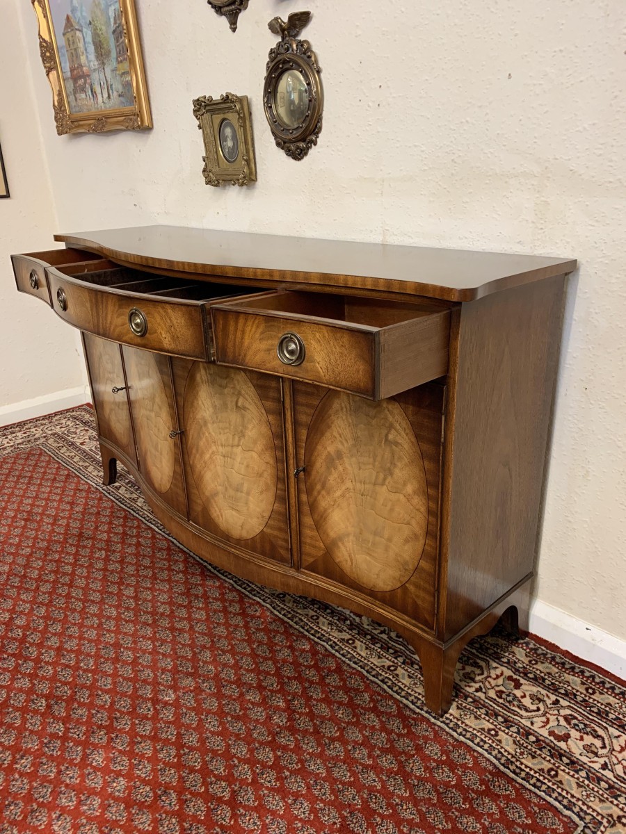 Outstanding Quality Bevan Funnel Serpentine Shaped Sideboard/dresser - Image 19