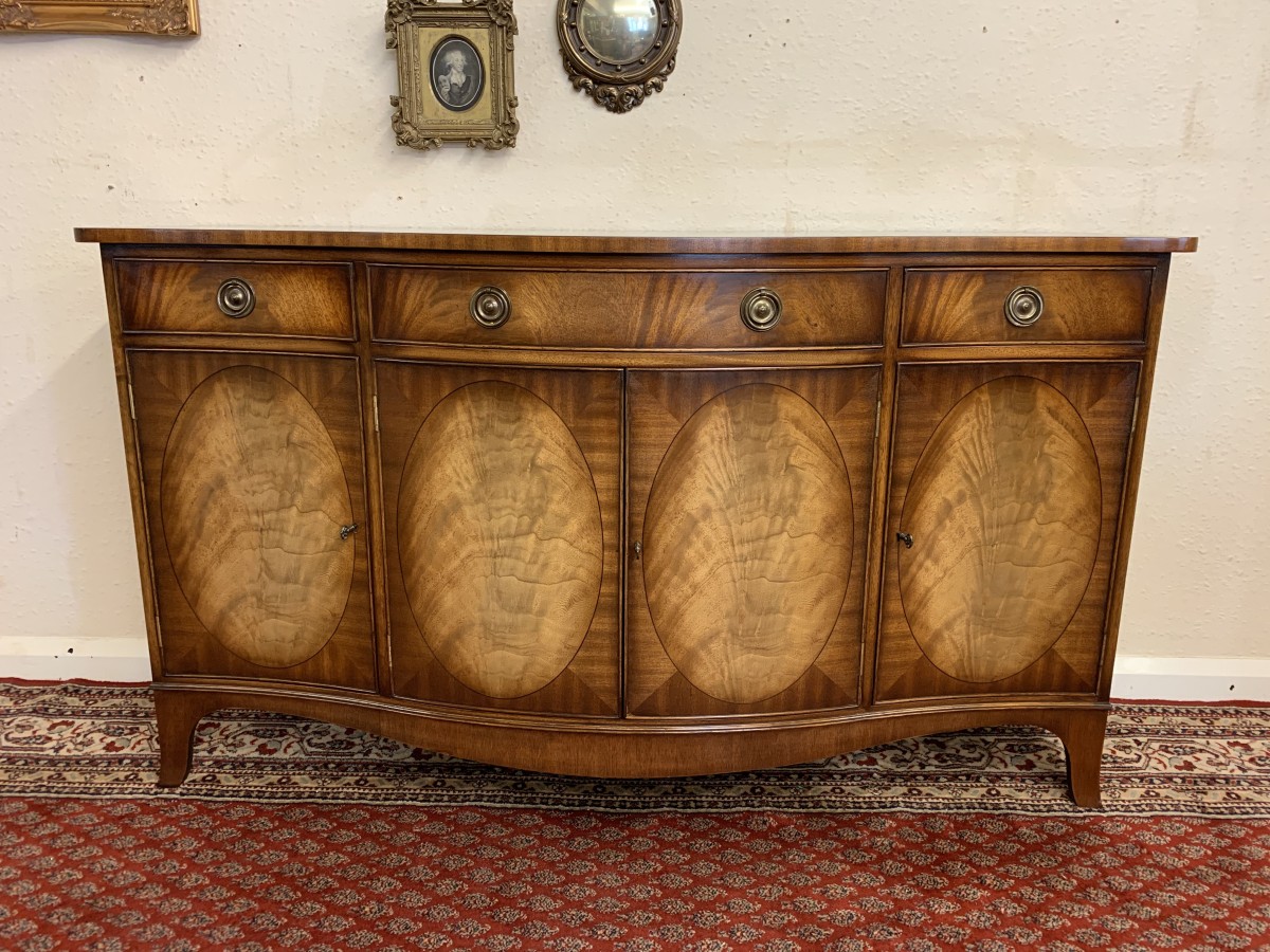 Outstanding Quality Bevan Funnel Serpentine Shaped Sideboard/dresser - Image 2