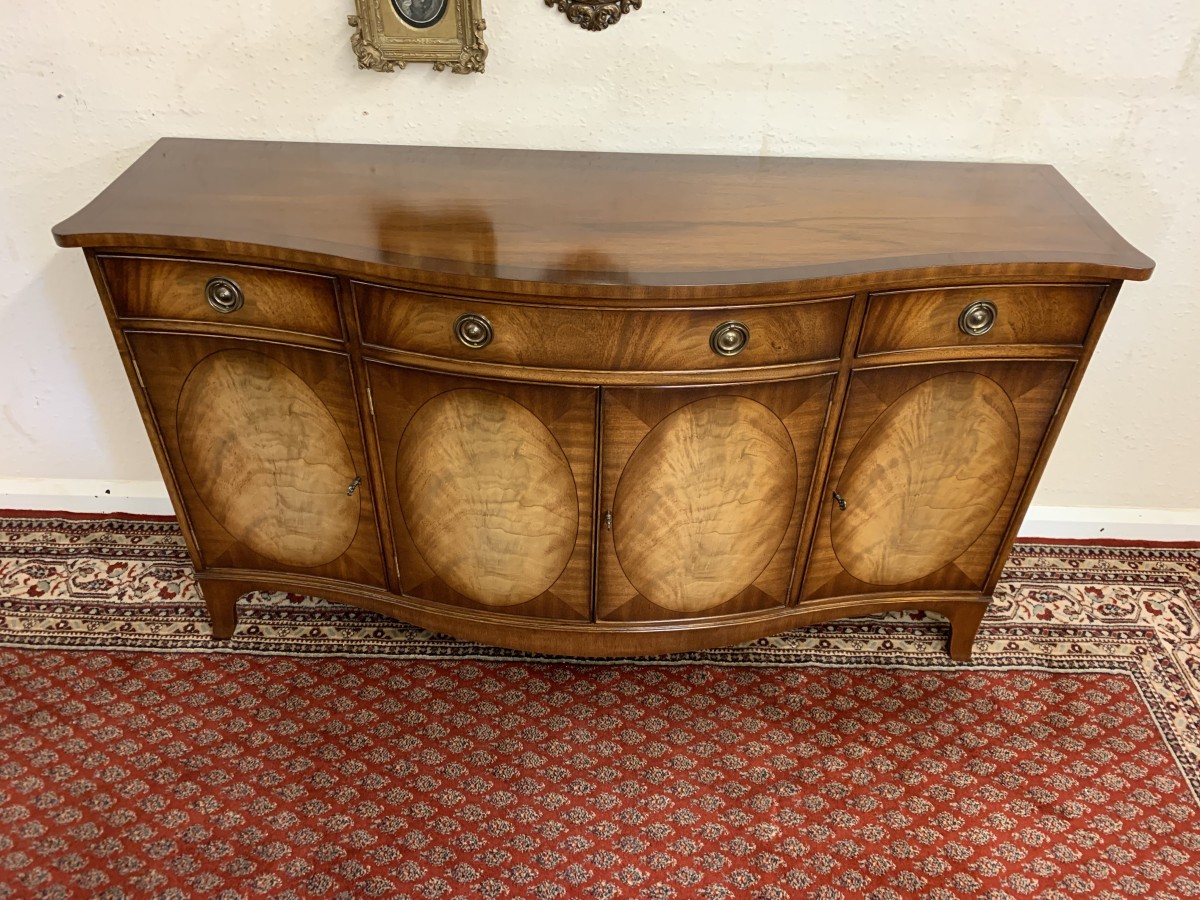 Outstanding Quality Bevan Funnel Serpentine Shaped Sideboard/dresser - Image 4