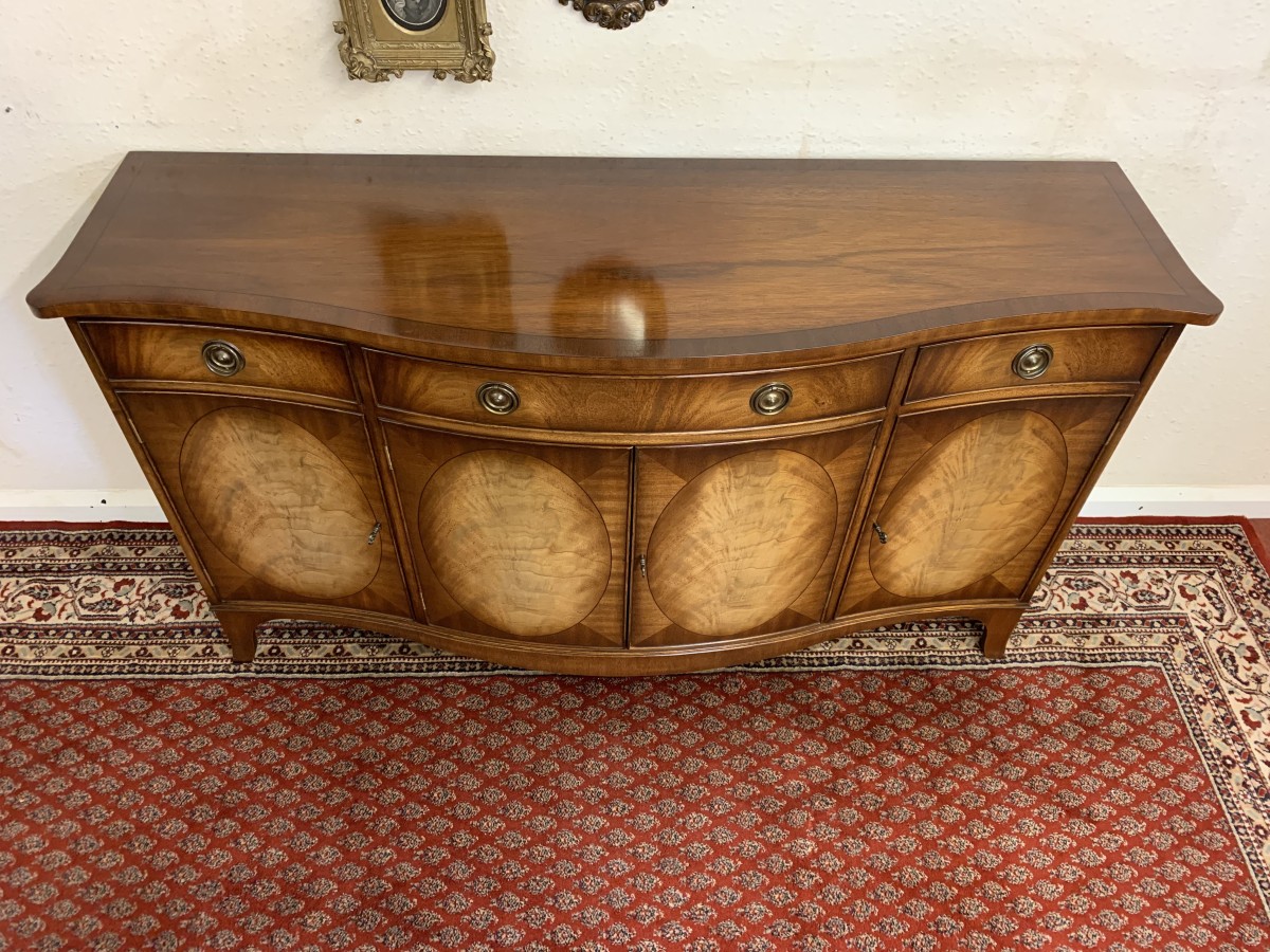 Outstanding Quality Bevan Funnel Serpentine Shaped Sideboard/dresser - Image 5