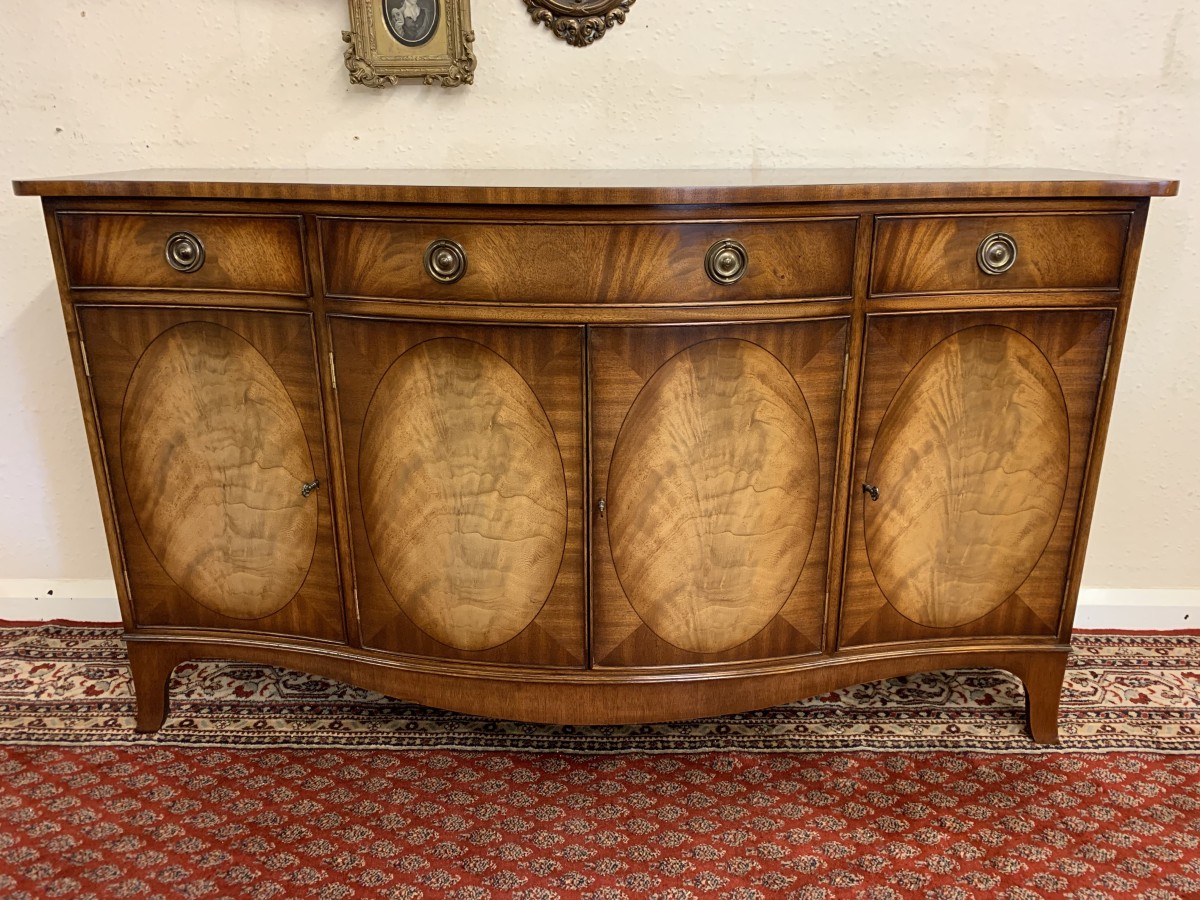 Outstanding Quality Bevan Funnel Serpentine Shaped Sideboard/dresser - Image 6