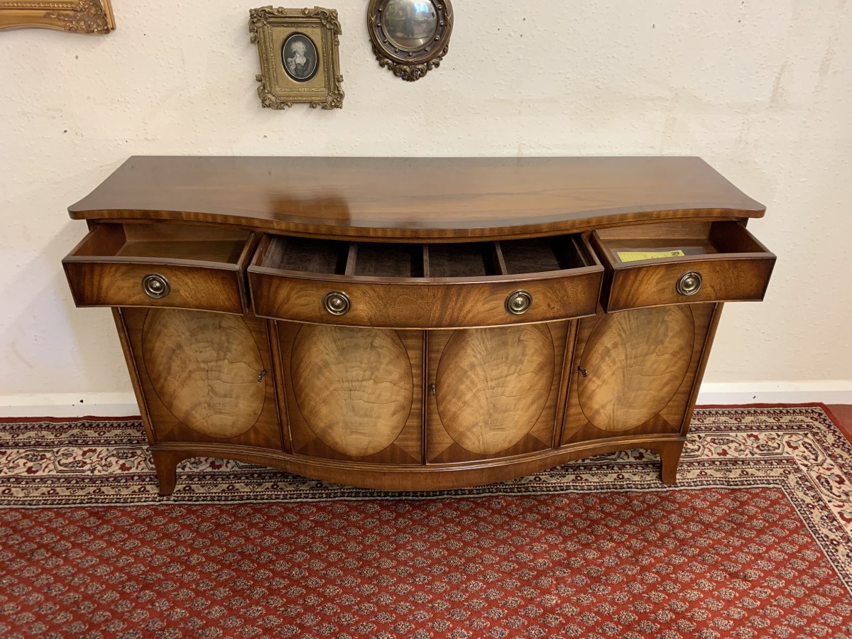 Outstanding Quality Bevan Funnel Serpentine Shaped Sideboard/dresser - Image 7