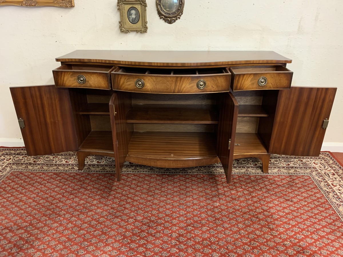 Outstanding Quality Bevan Funnel Serpentine Shaped Sideboard/dresser - Image 8