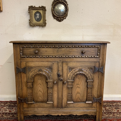 Outstanding Quality Antique Carved Oak Two Door Sideboard/dresser