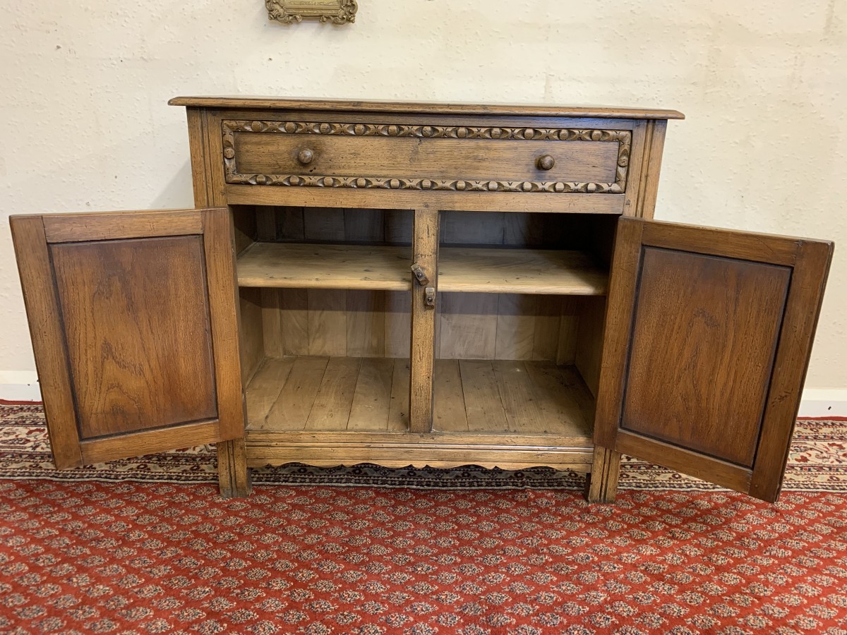 Outstanding Quality Antique Carved Oak Two Door Sideboard/dresser - Image 11