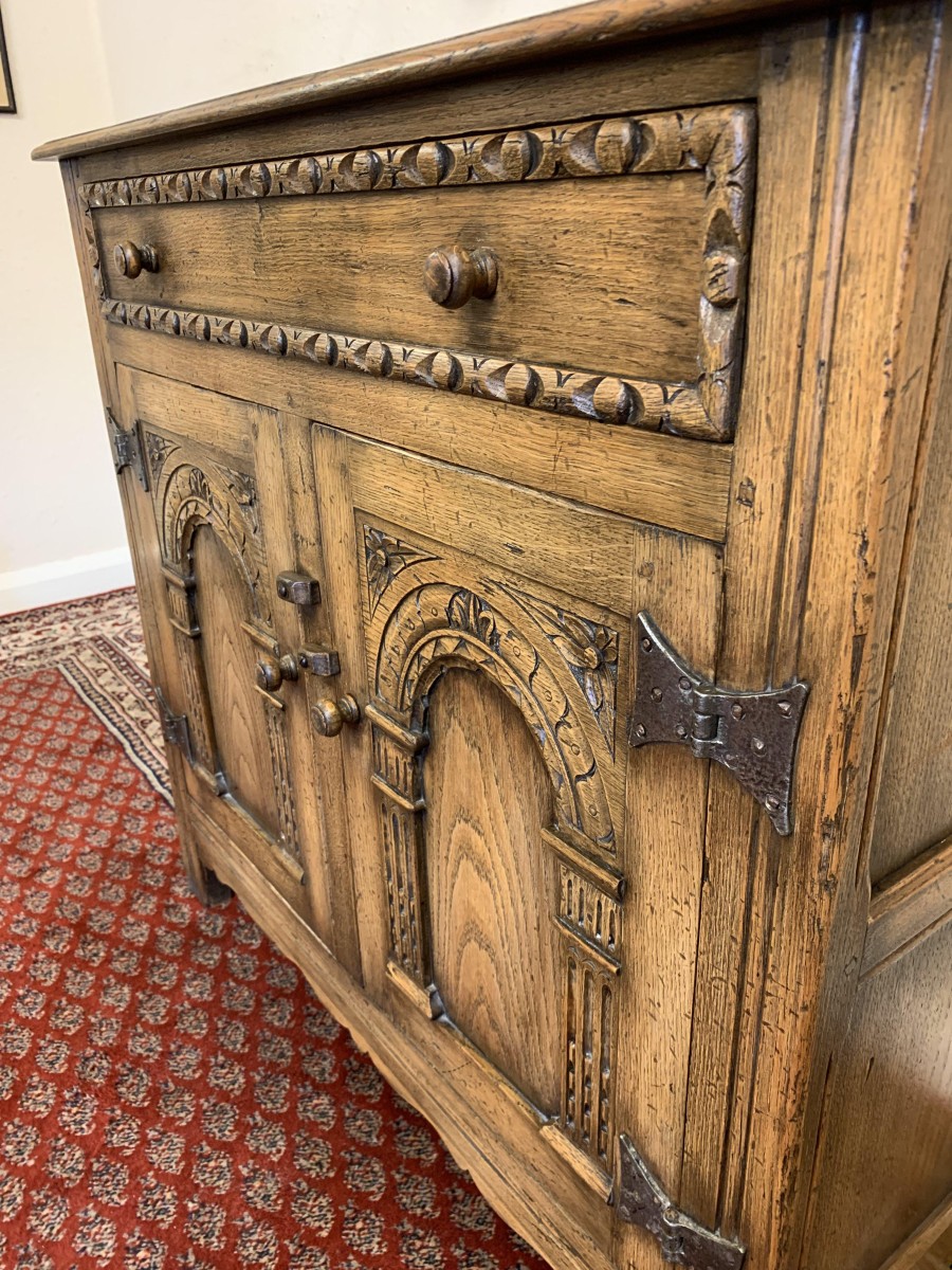 Outstanding Quality Antique Carved Oak Two Door Sideboard/dresser - Image 12