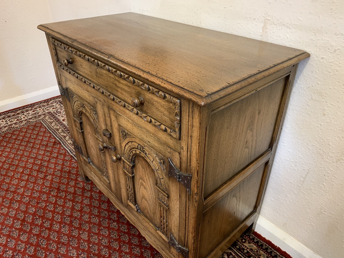 Outstanding Quality Antique Carved Oak Two Door Sideboard/dresser - Image 13