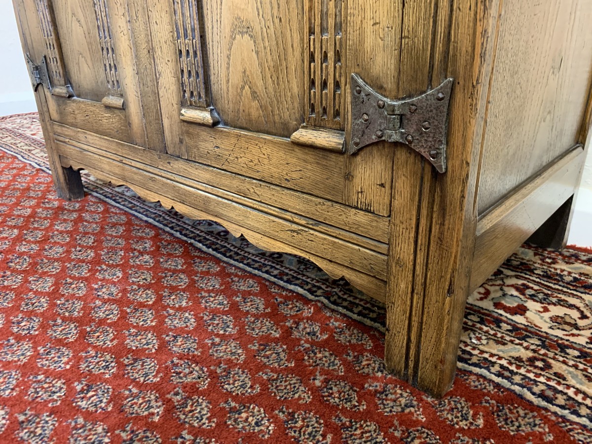 Outstanding Quality Antique Carved Oak Two Door Sideboard/dresser - Image 14