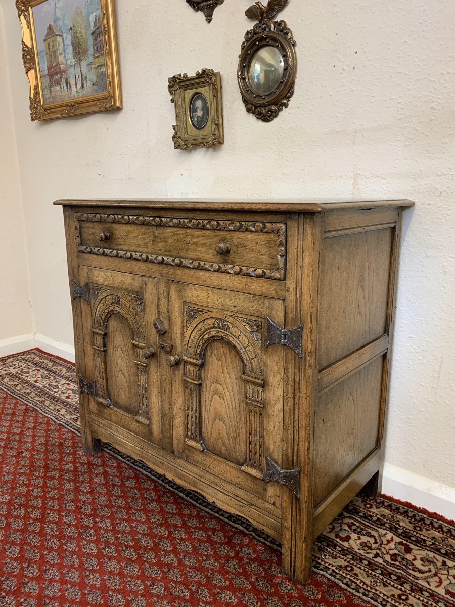 Outstanding Quality Antique Carved Oak Two Door Sideboard/dresser - Image 15