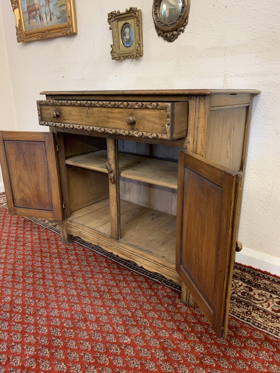 Outstanding Quality Antique Carved Oak Two Door Sideboard/dresser - Image 17