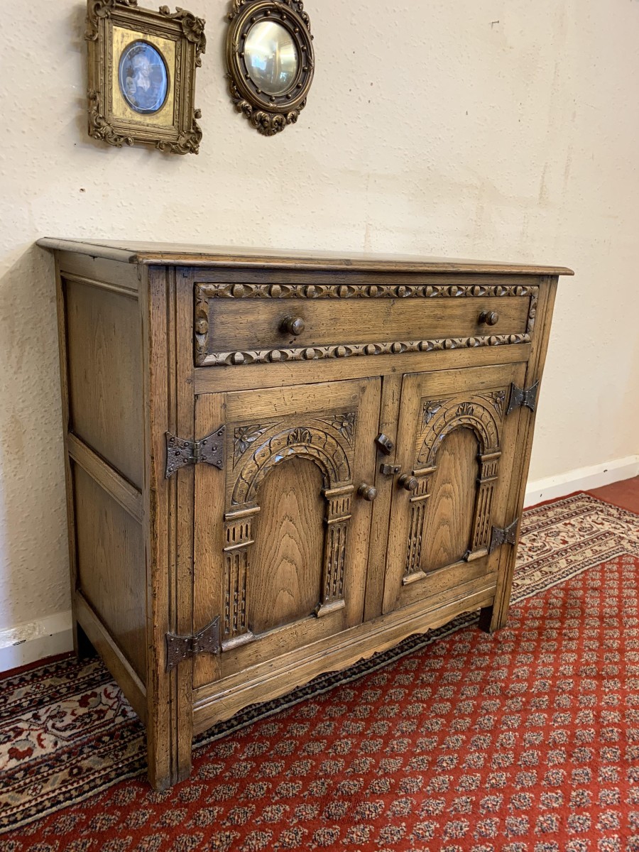Outstanding Quality Antique Carved Oak Two Door Sideboard/dresser - Image 18