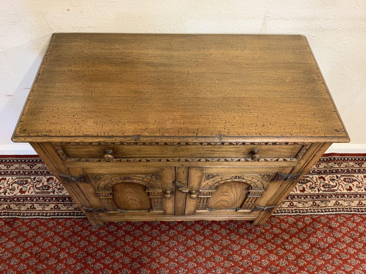 Outstanding Quality Antique Carved Oak Two Door Sideboard/dresser - Image 2