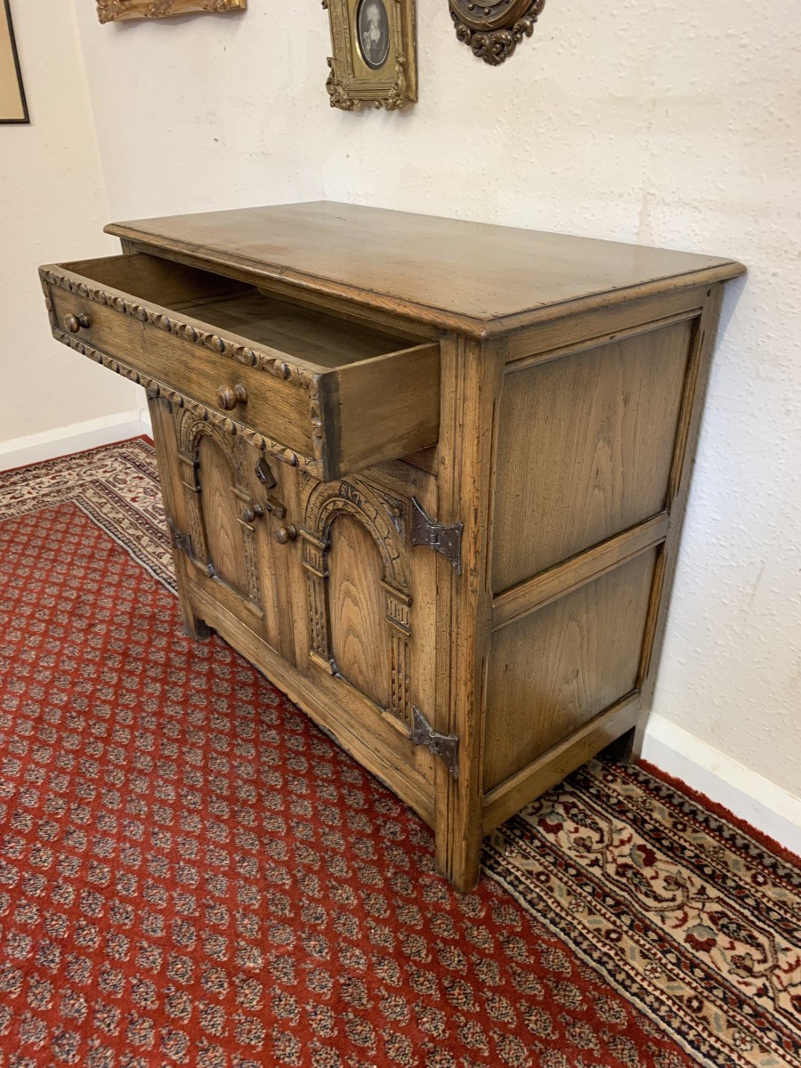 Outstanding Quality Antique Carved Oak Two Door Sideboard/dresser - Image 5