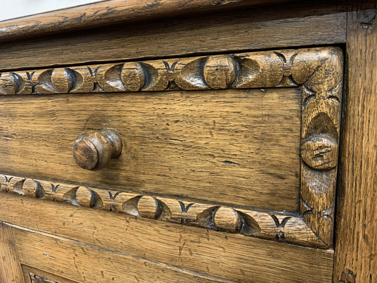 Outstanding Quality Antique Carved Oak Two Door Sideboard/dresser - Image 9