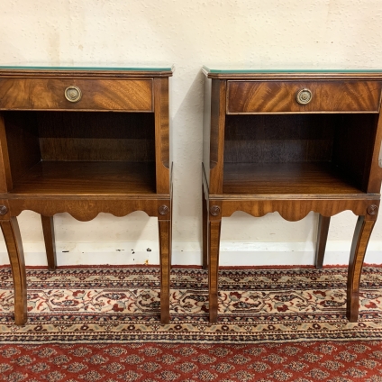 Fantastic Quality Pair Of Mahogany Bevan Funnell Bedside Cabinets/tables