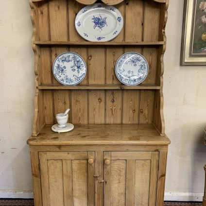 Fantastic Quality Country Pine Dresser With Plate Rack Back