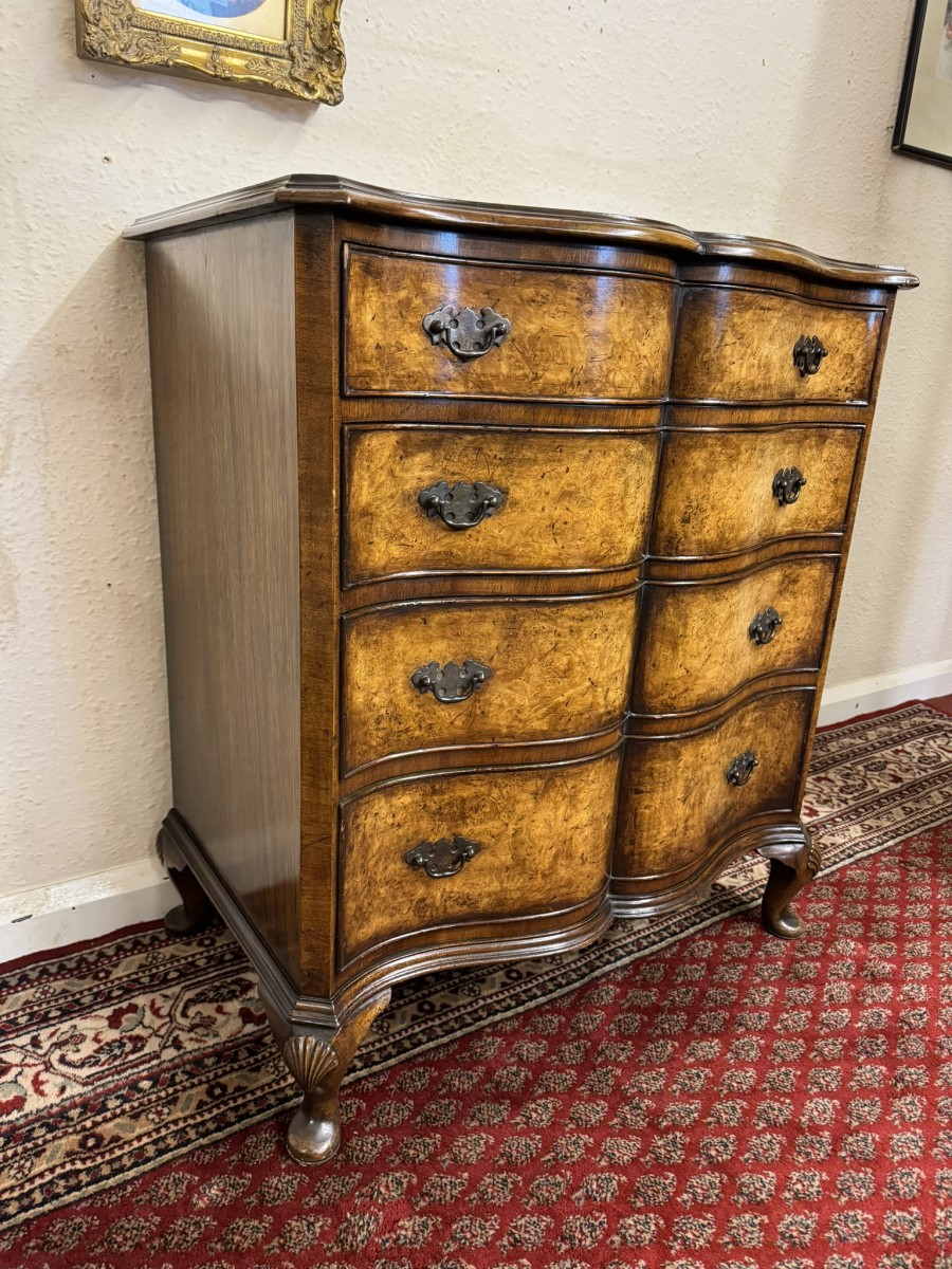 Quality Antique Walnut Serpentine Fronted Chest Of Drawers Circa 1920 - Image 4