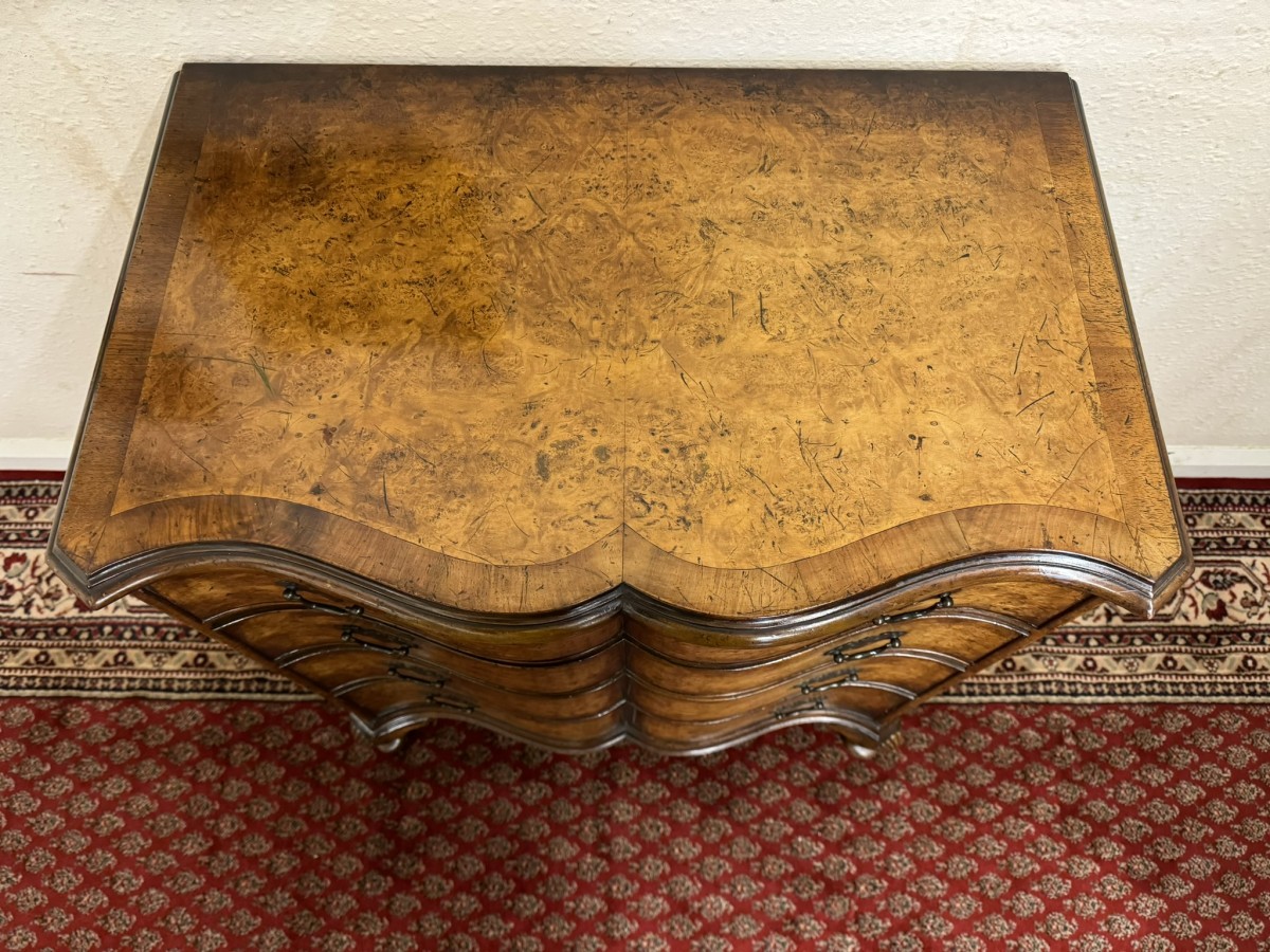 Quality Antique Walnut Serpentine Fronted Chest Of Drawers Circa 1920 - Image 7