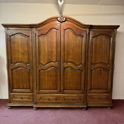 Outstanding Quality French Oak Four Door Brakefront Armoire/wardrobe