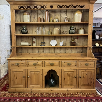Fabulous Quality Large Country Pine Dresser With Plate Rack Back