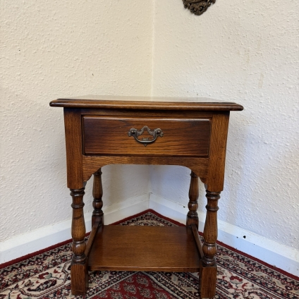 Fabulous Quality Oak Bevan Funnell Side/lamp Table With Drawer