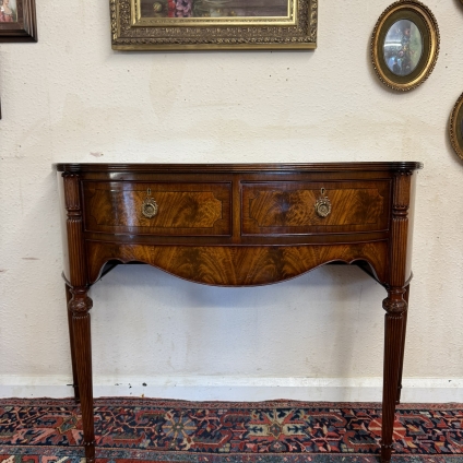 Fantastic Quality Mahogany Shaped Sideboard/sidetable/console
