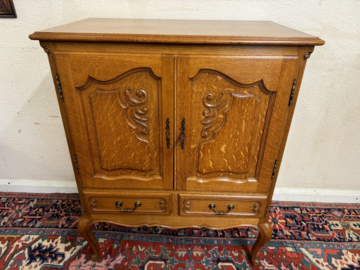 Fantastic Quality French Carved Oak Two-door Cupboard/cabinet - Image 10