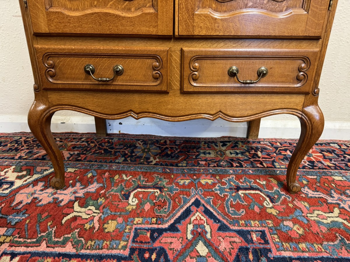 Fantastic Quality French Carved Oak Two-door Cupboard/cabinet - Image 11