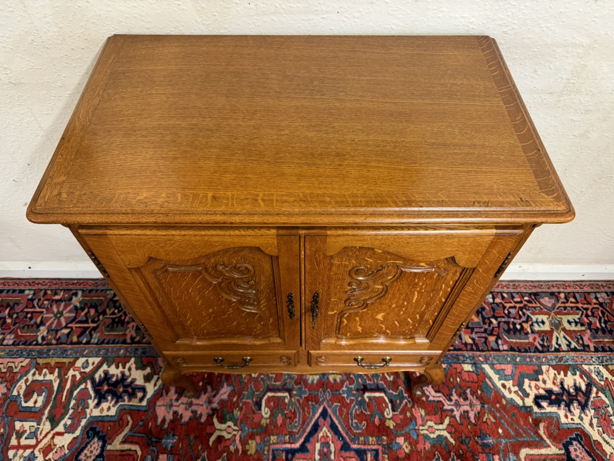Fantastic Quality French Carved Oak Two-door Cupboard/cabinet - Image 12