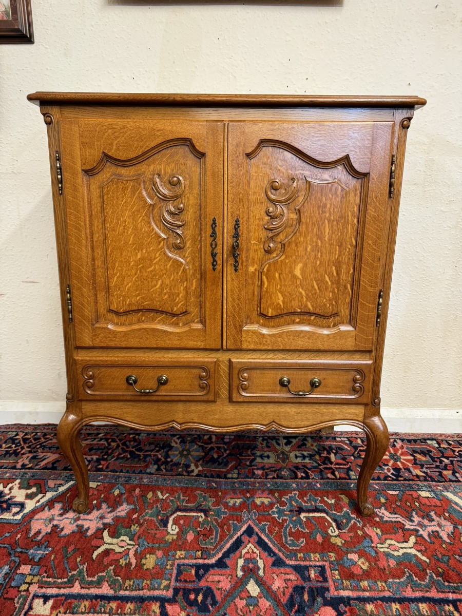 Fantastic Quality French Carved Oak Two-door Cupboard/cabinet - Image 13