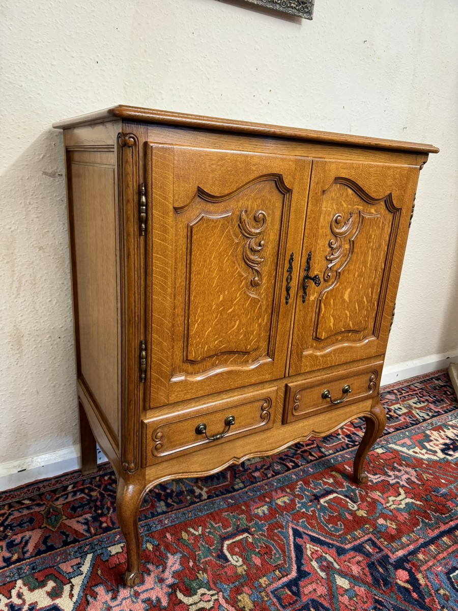 Fantastic Quality French Carved Oak Two-door Cupboard/cabinet - Image 14